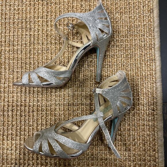 Betsy Johnson Silver glitter T strap heels - Picture 2 of 4